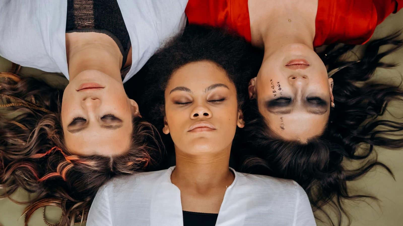 Comunidad tántrica besuqueable y diversa Comunidad tántrica besuqueable y diversa